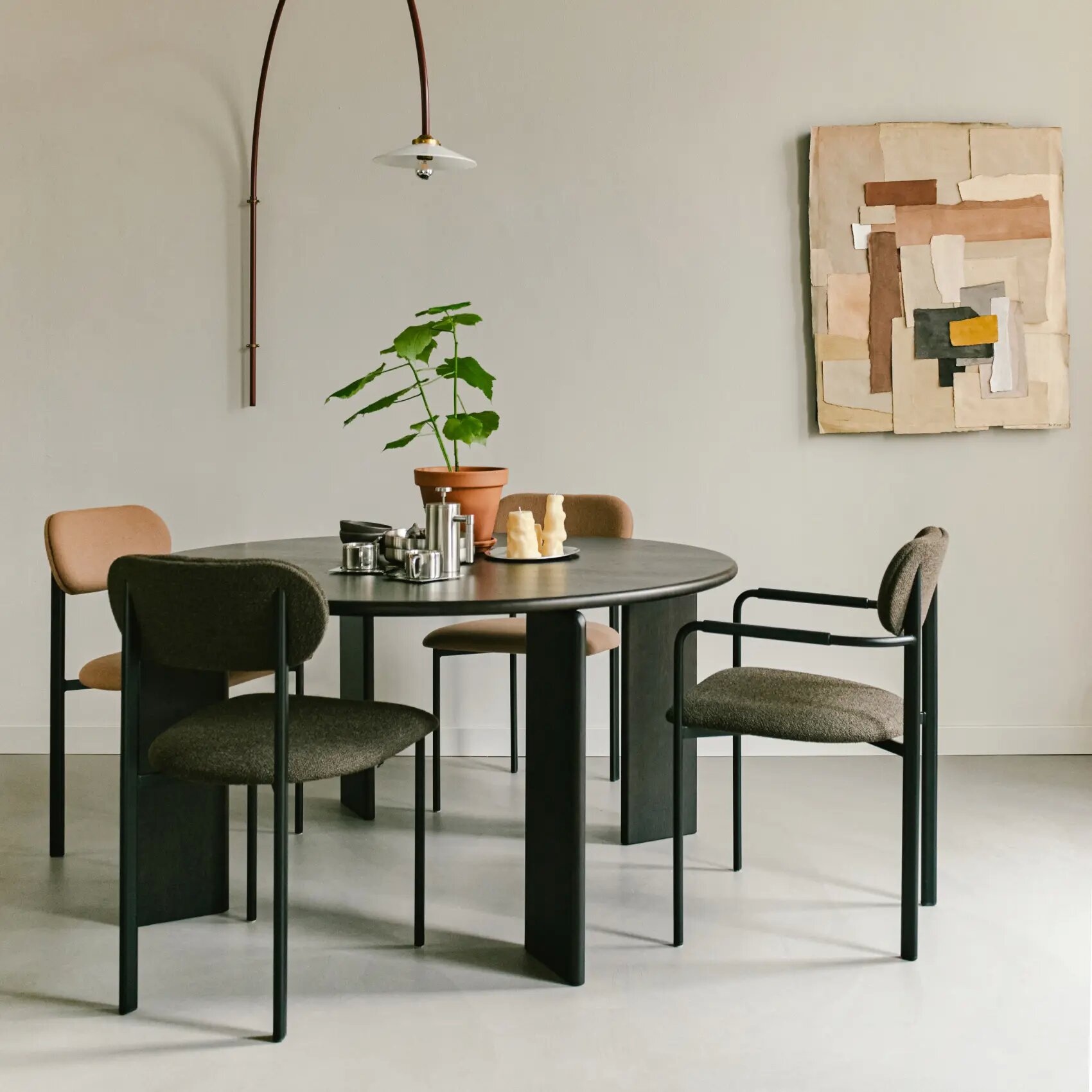 Round Design dining table | Soft Quadpod Oak green lacquer | Oak green lacquer | Studio HENK | 