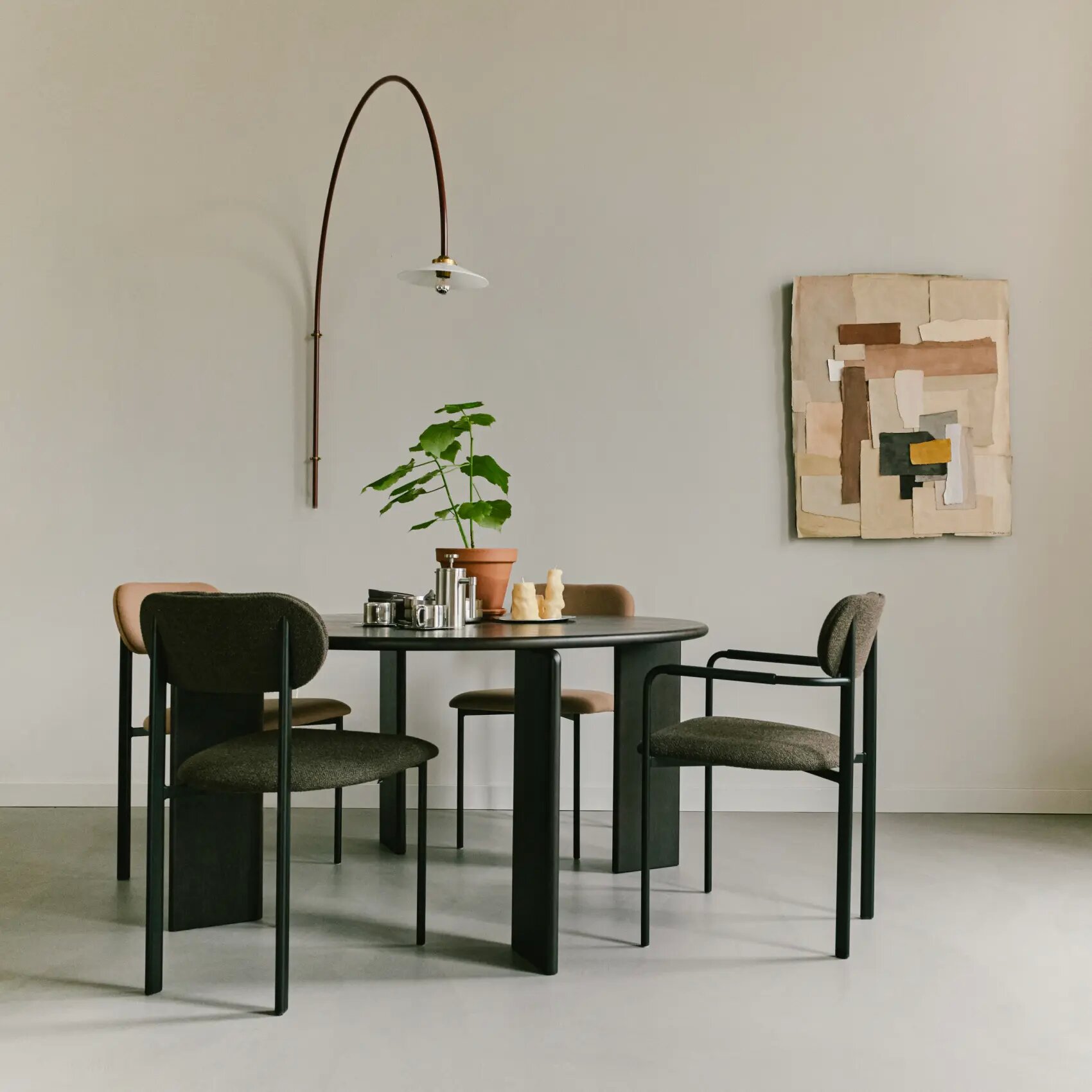 Round Design dining table | Soft Quadpod Oak green lacquer | Oak green lacquer | Studio HENK | 