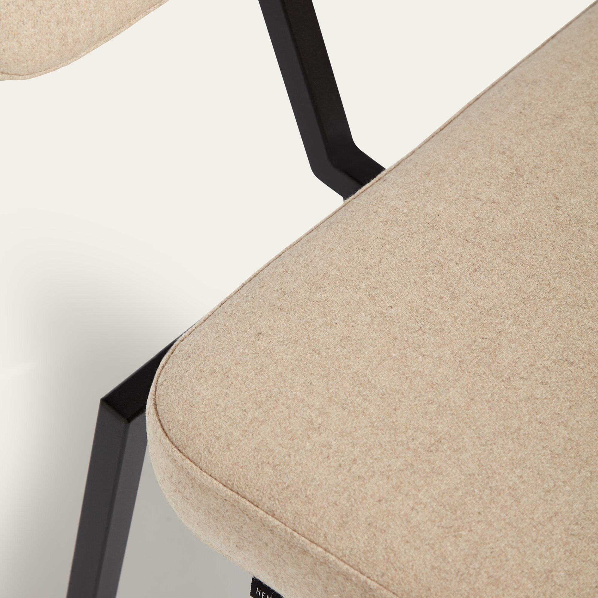 Design modern dining chair | Ode Chair without armrest Beige facet beige1037 | Studio HENK | 