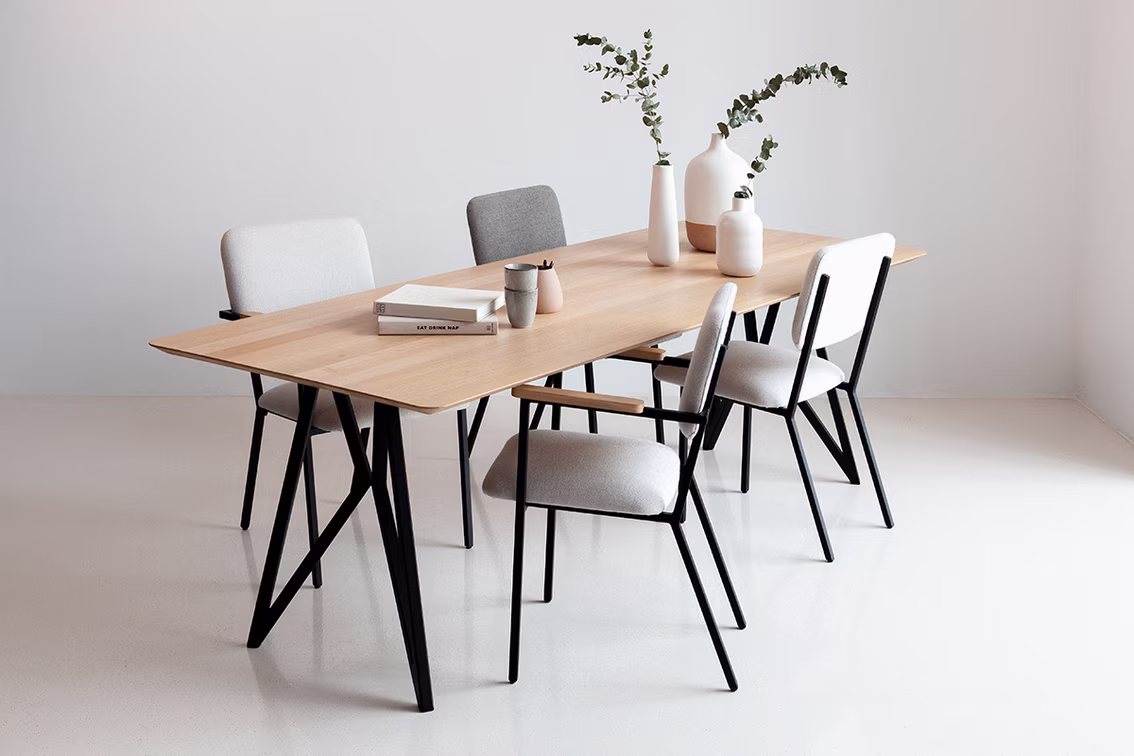 Illustrative image for ‘How to find the right dining table for your interior`