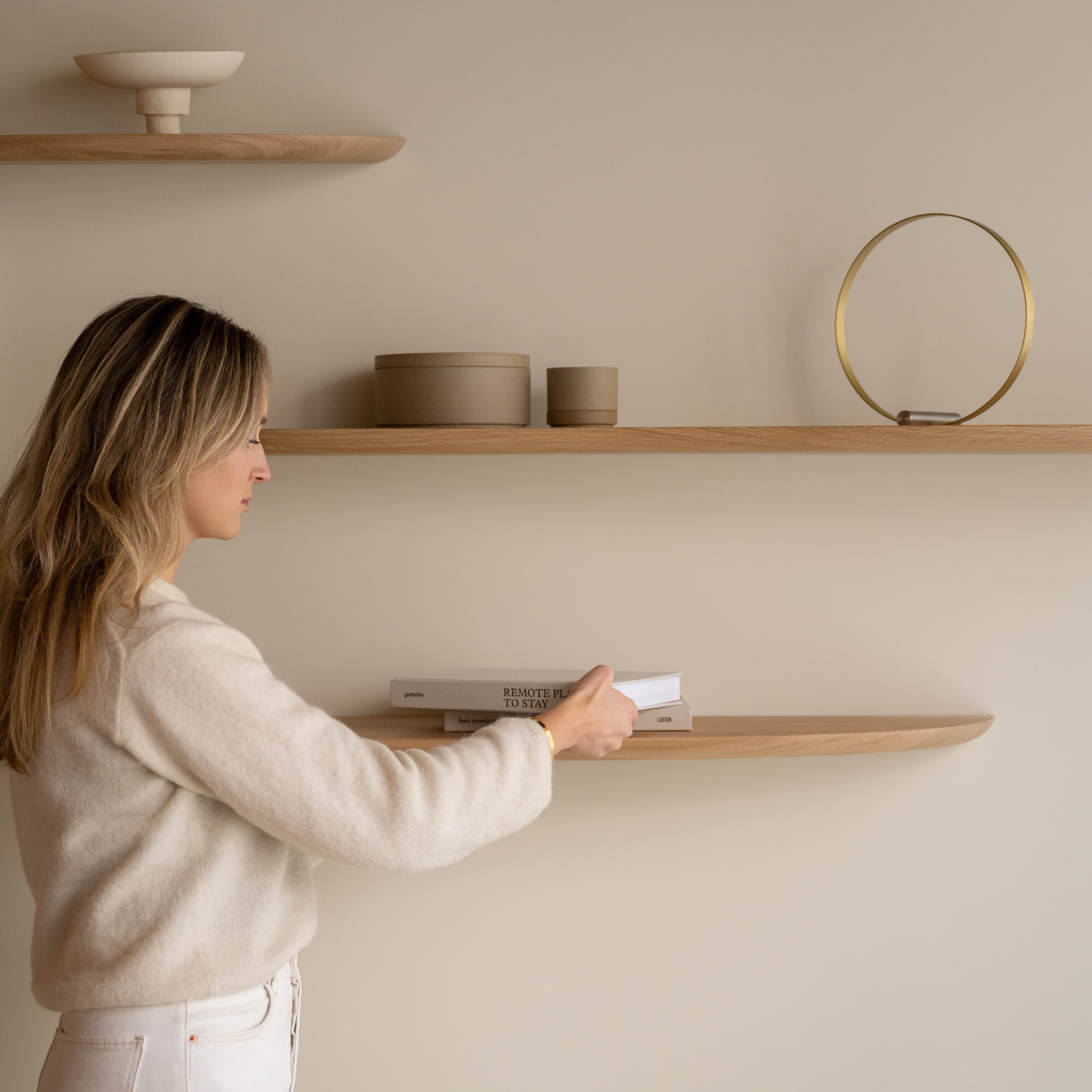 Design shelf | Blob shelf L Left Walnut naturel lacquer Chamfered | Studio HENK | 